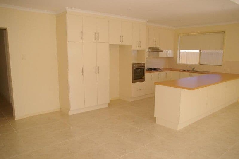 12 Albatross Street, WALLAROO SA 5556, Wallaroo - Thumbnail 2