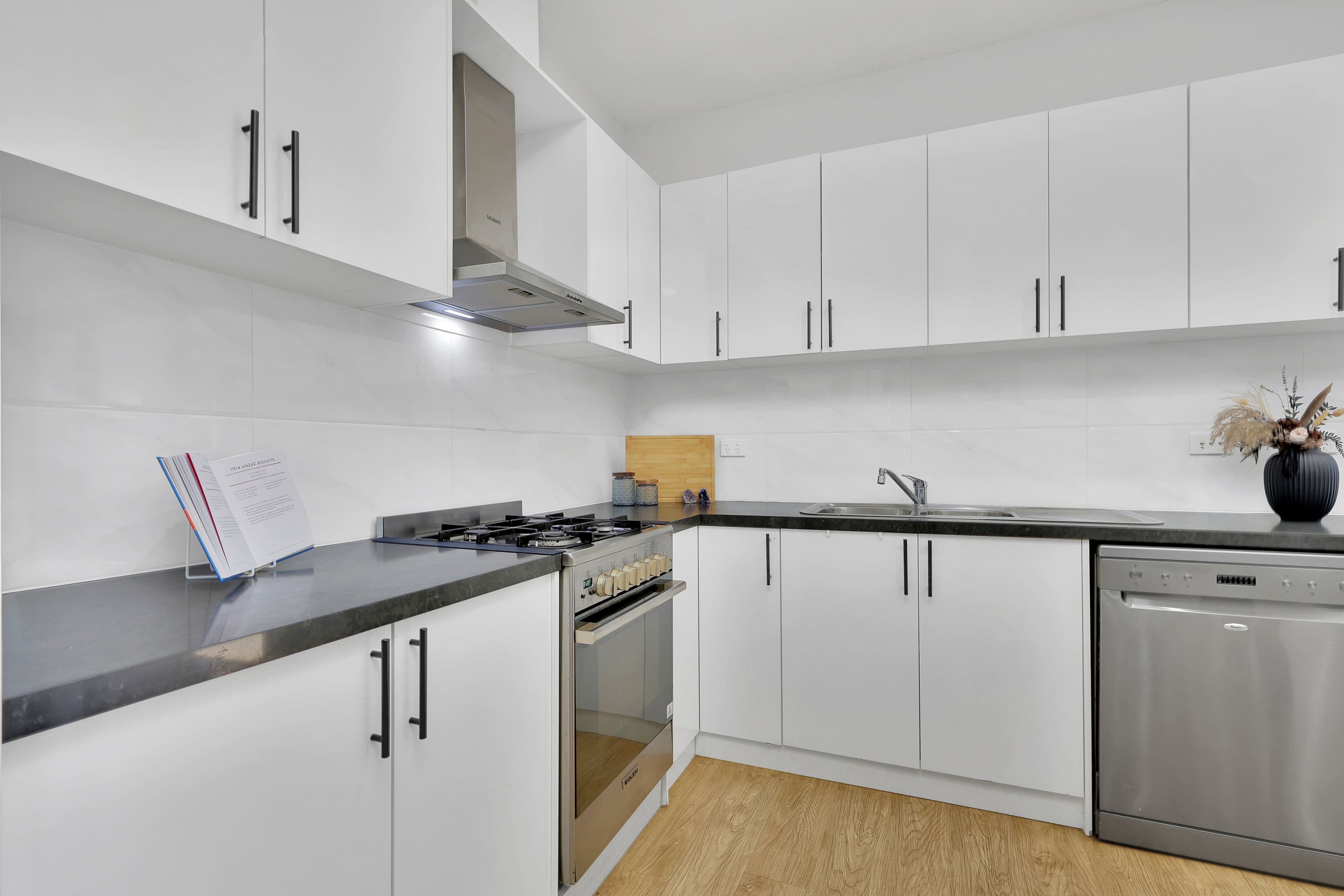 18 Shalford Terrace, Campbelltown SA 5074, Campbelltown - Thumbnail 3