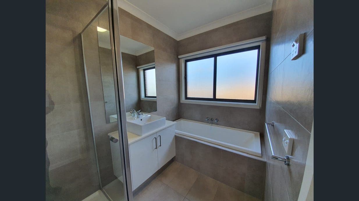 9 Parkinson Street, WEIR VIEWS VIC 3338, Weir Views - Thumbnail 2