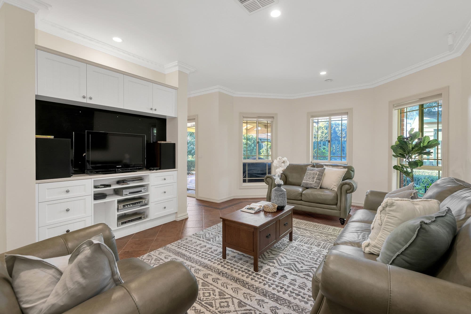 120 Wattle Avenue, Werribee VIC 3030, Werribee - Thumbnail 2