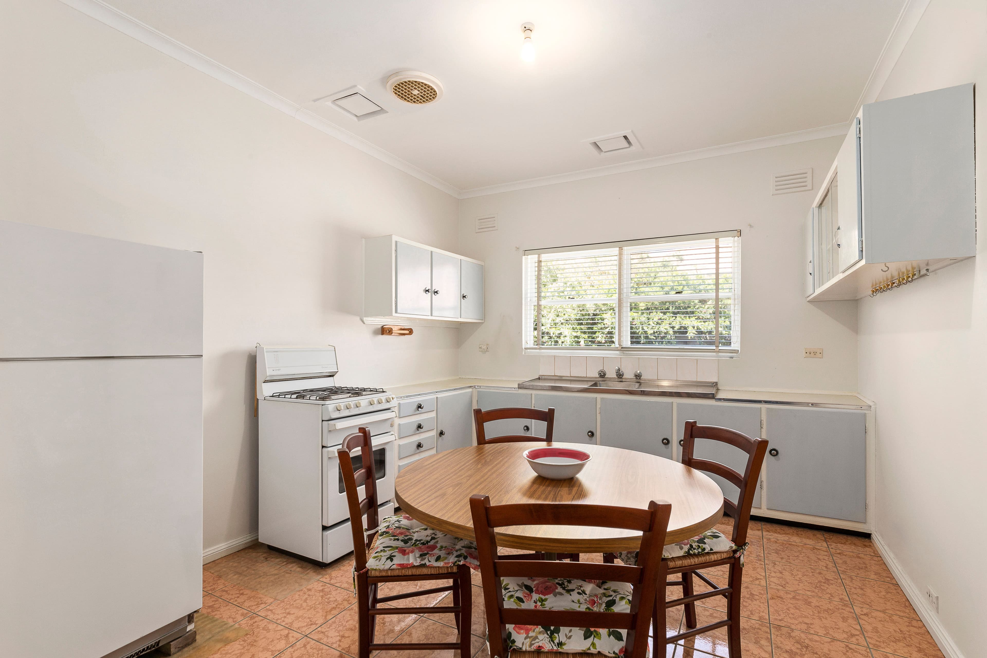 27 Tennyson Avenue, Clayton South VIC 3169, Clayton South - Thumbnail 2