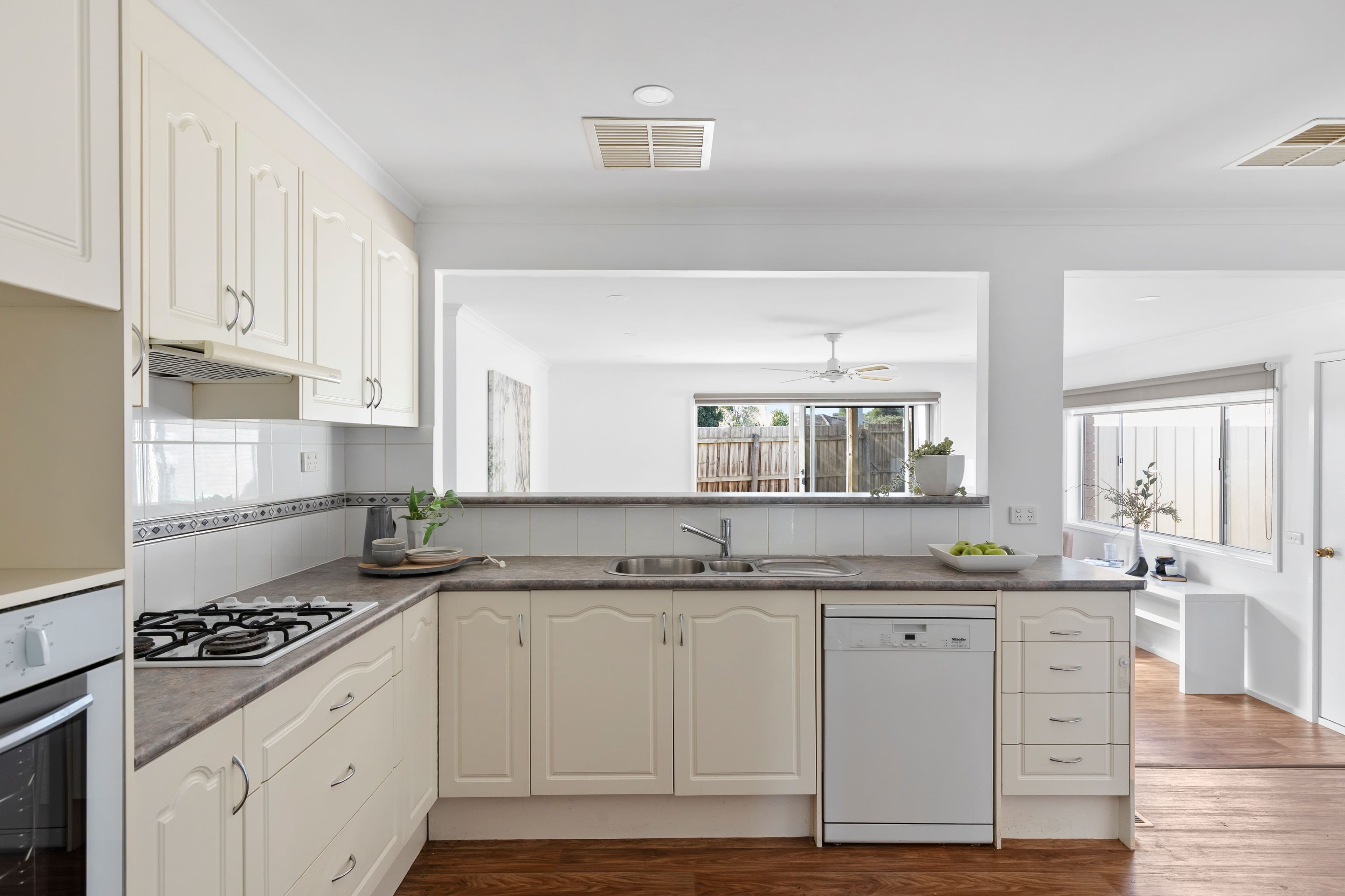 10 Sunrise Court, Epping VIC 3076, Epping - Thumbnail 2
