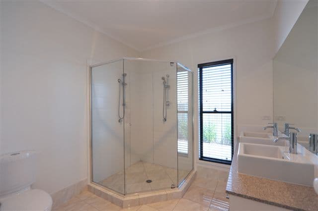 32 Sommariva Street, WESTBROOK QLD 4350, Westbrook - Thumbnail 6