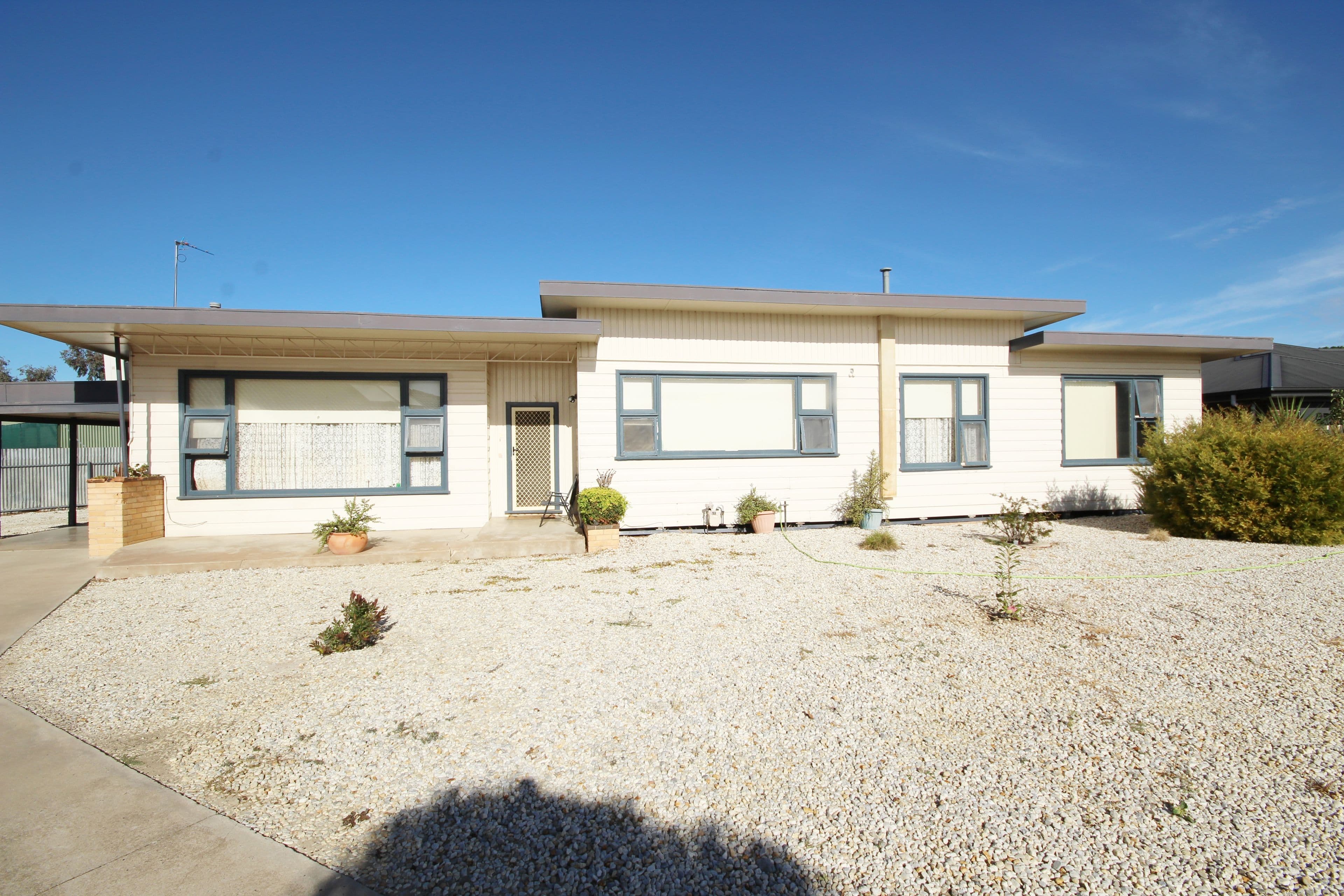9 Motavu Drive, Horsham VIC 3400, Horsham - Image 1