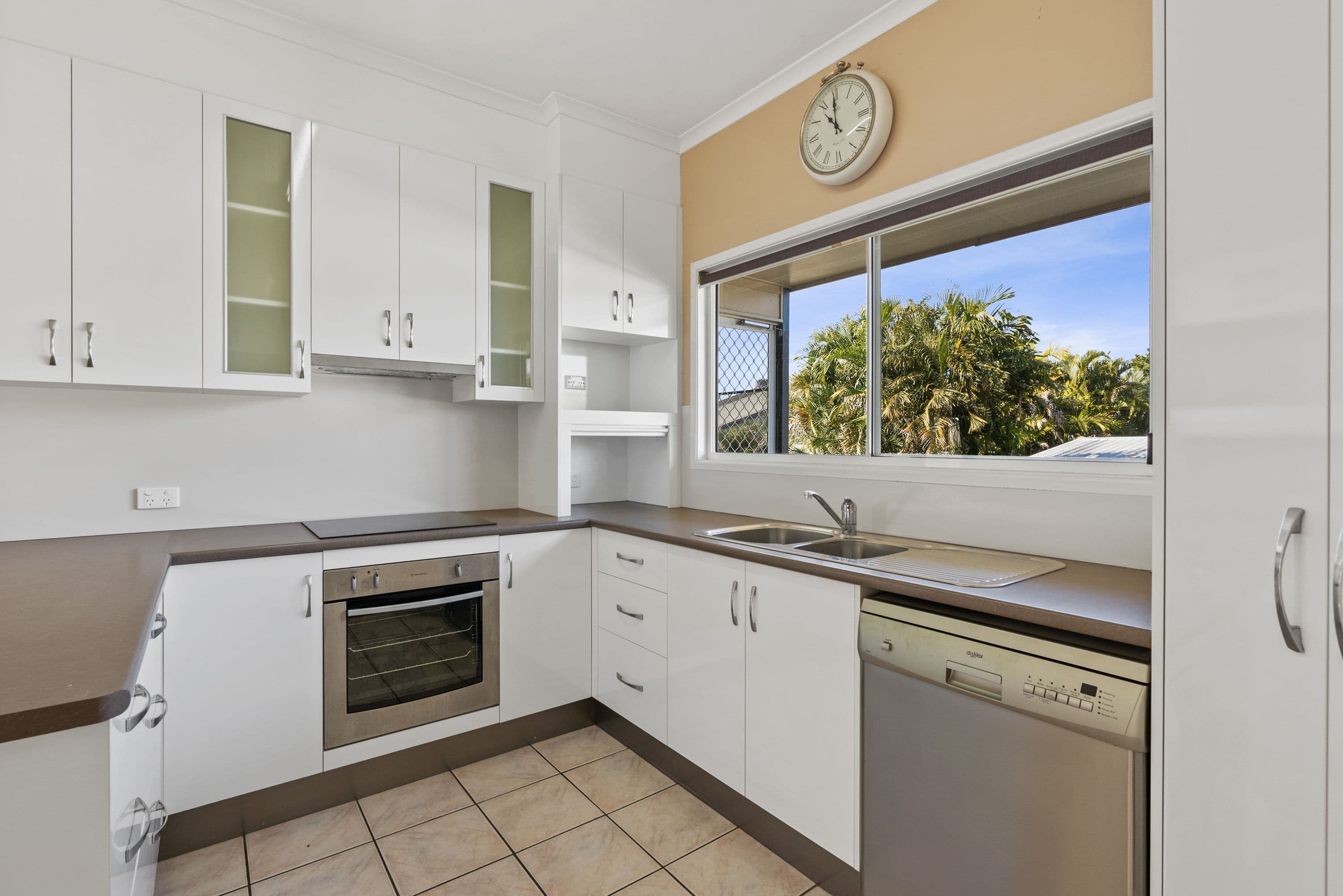 26 Colleen Avenue, Emerald QLD 4720, Emerald - Thumbnail 3