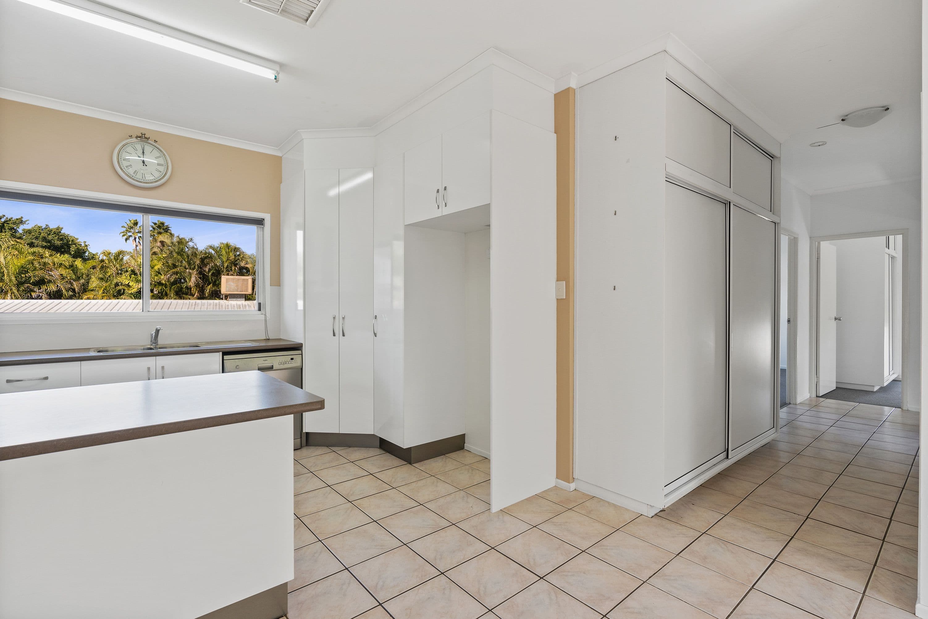 26 Colleen Avenue, Emerald QLD 4720, Emerald - Thumbnail 5