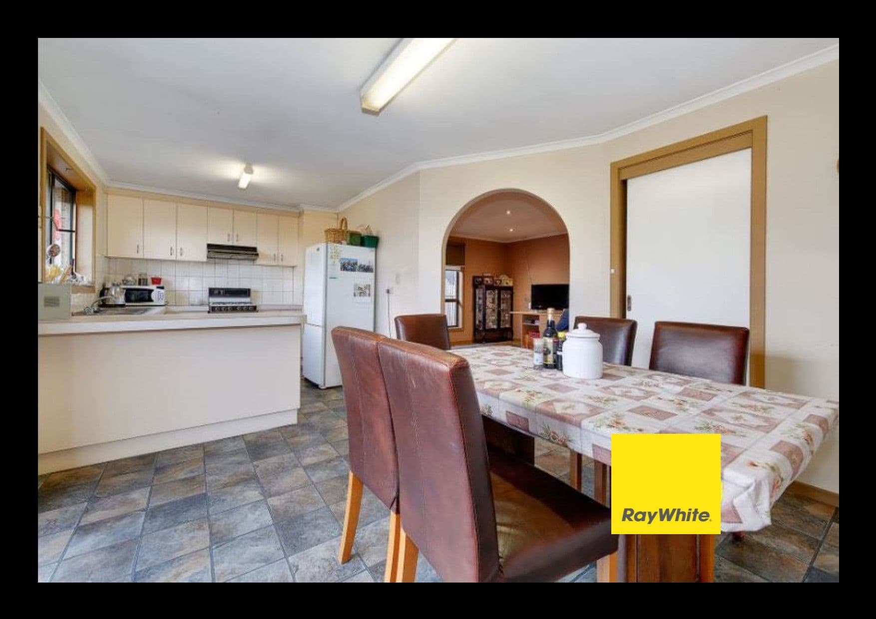 8 Crellin Avenue South, Altona Meadows VIC 3028, Altona Meadows - Thumbnail 3