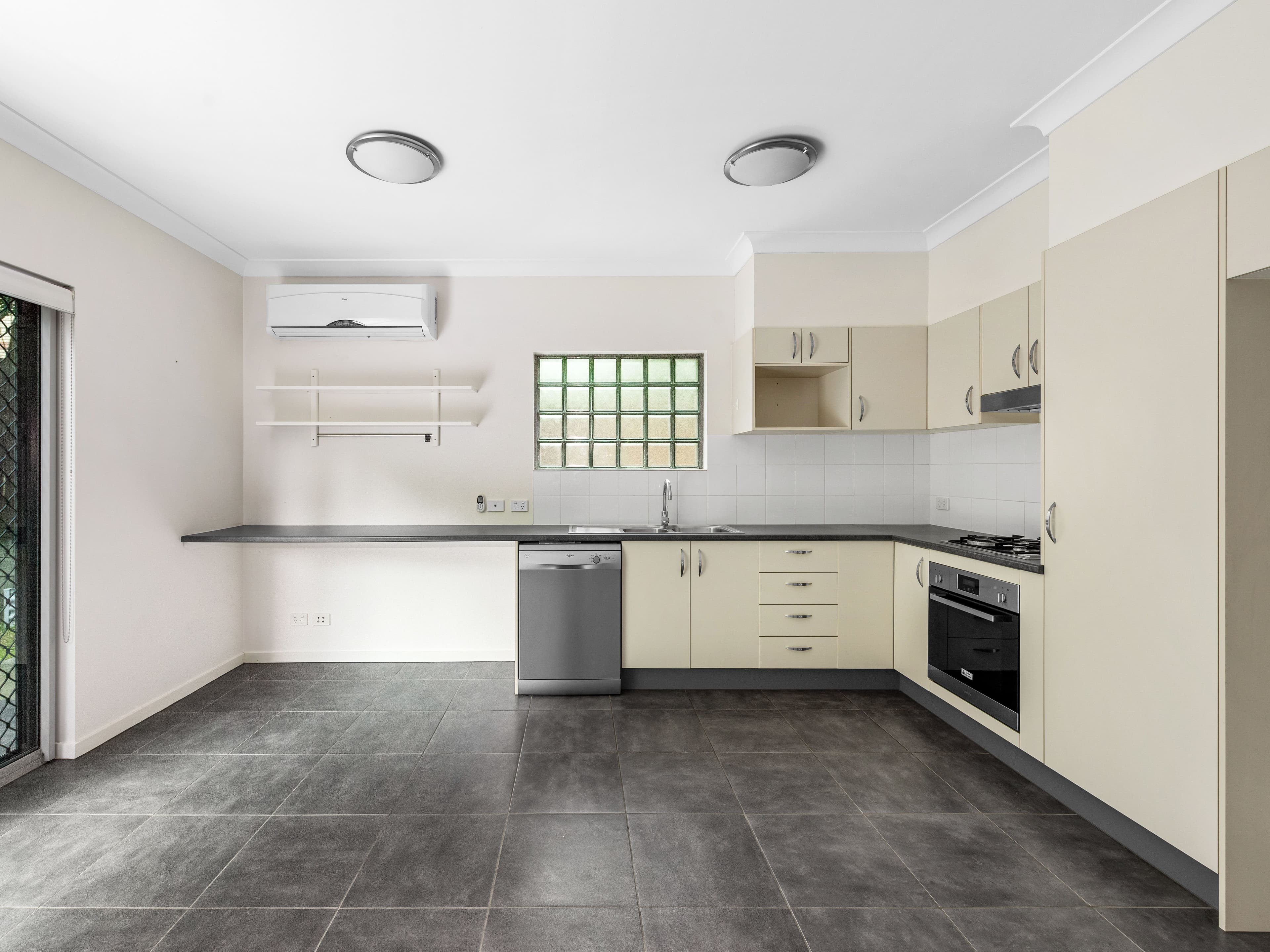 80-82 Lawson Street, Morningside QLD 4170, Morningside - Thumbnail 3