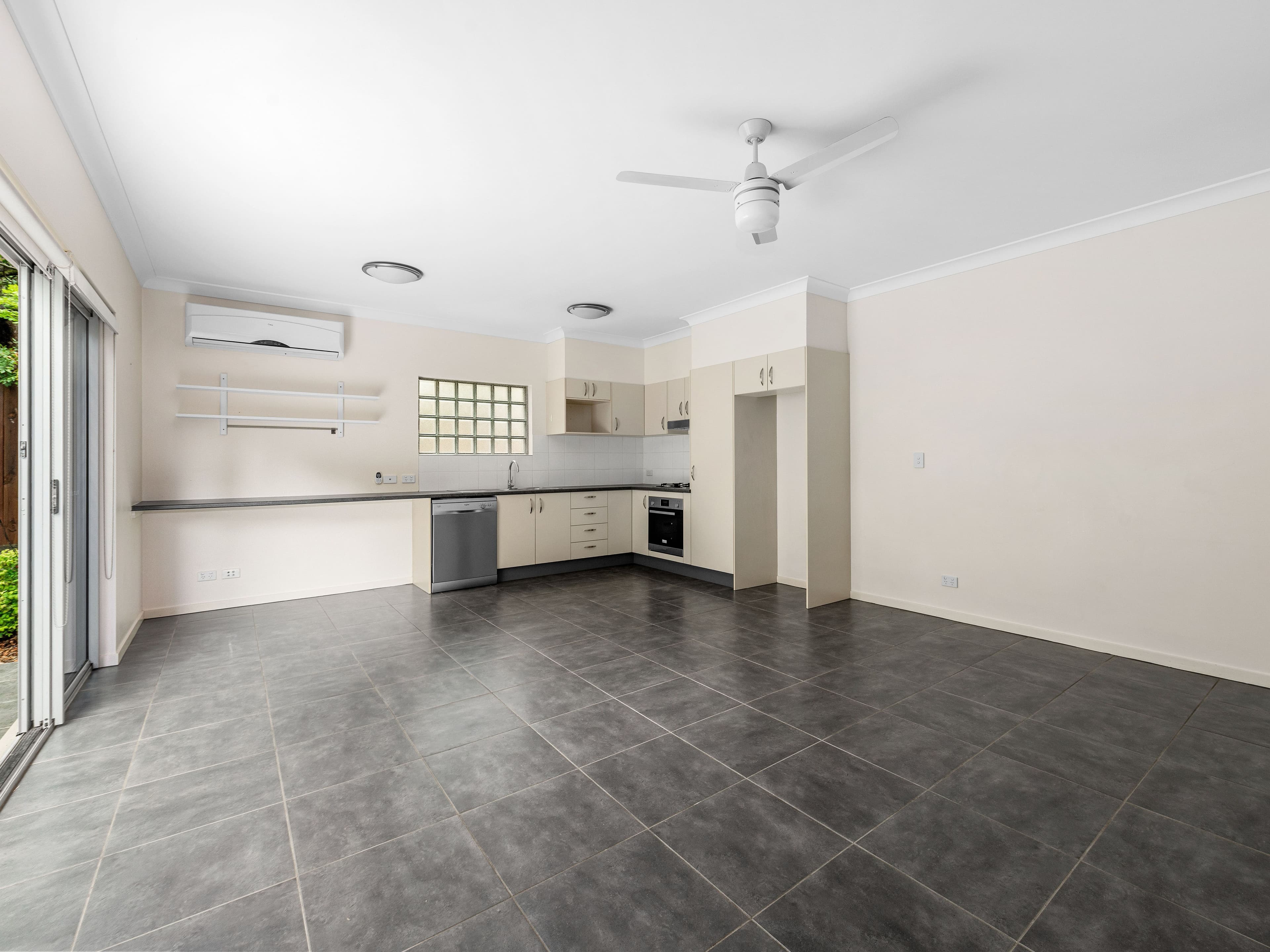 80-82 Lawson Street, Morningside QLD 4170, Morningside - Thumbnail 5