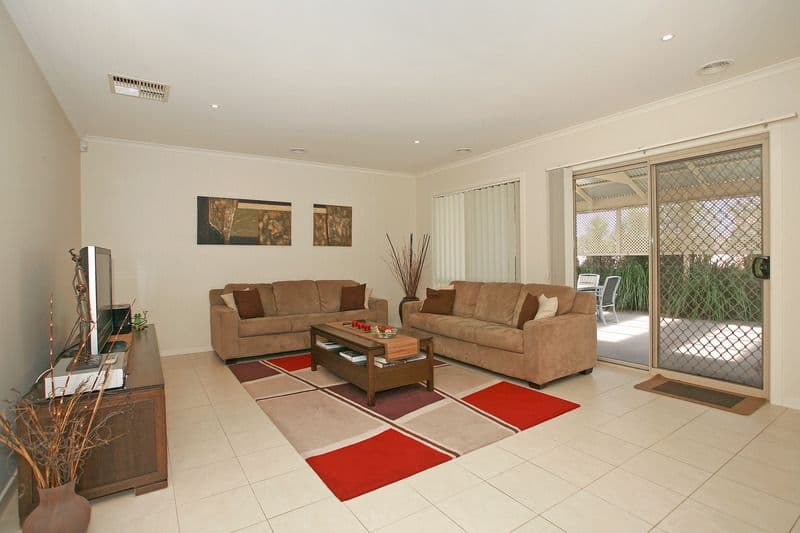 11 Dunferline Crescent, CRANBOURNE VIC 3977, Cranbourne - Thumbnail 4