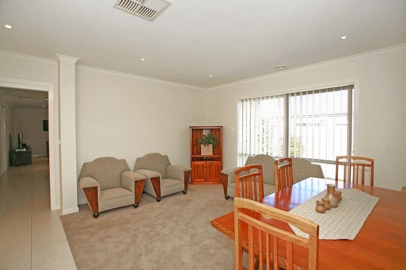 11 Dunferline Crescent, CRANBOURNE VIC 3977, Cranbourne - Thumbnail 7