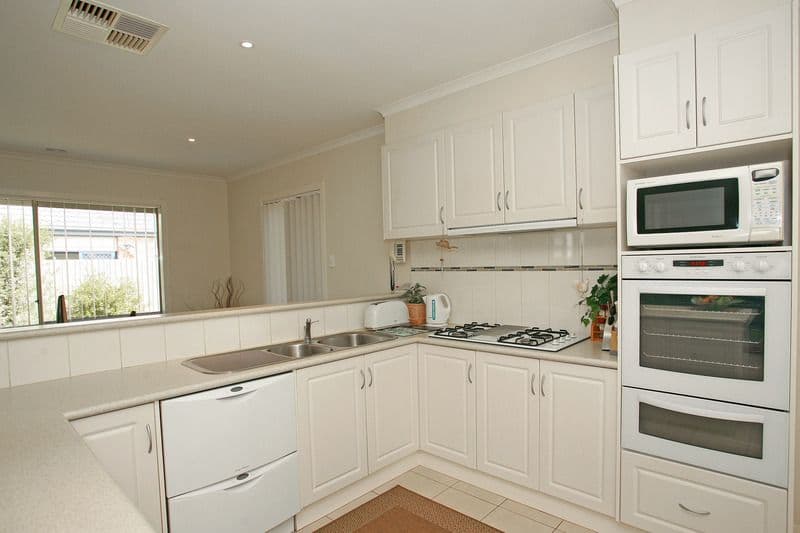 11 Dunferline Crescent, CRANBOURNE VIC 3977, Cranbourne - Thumbnail 8