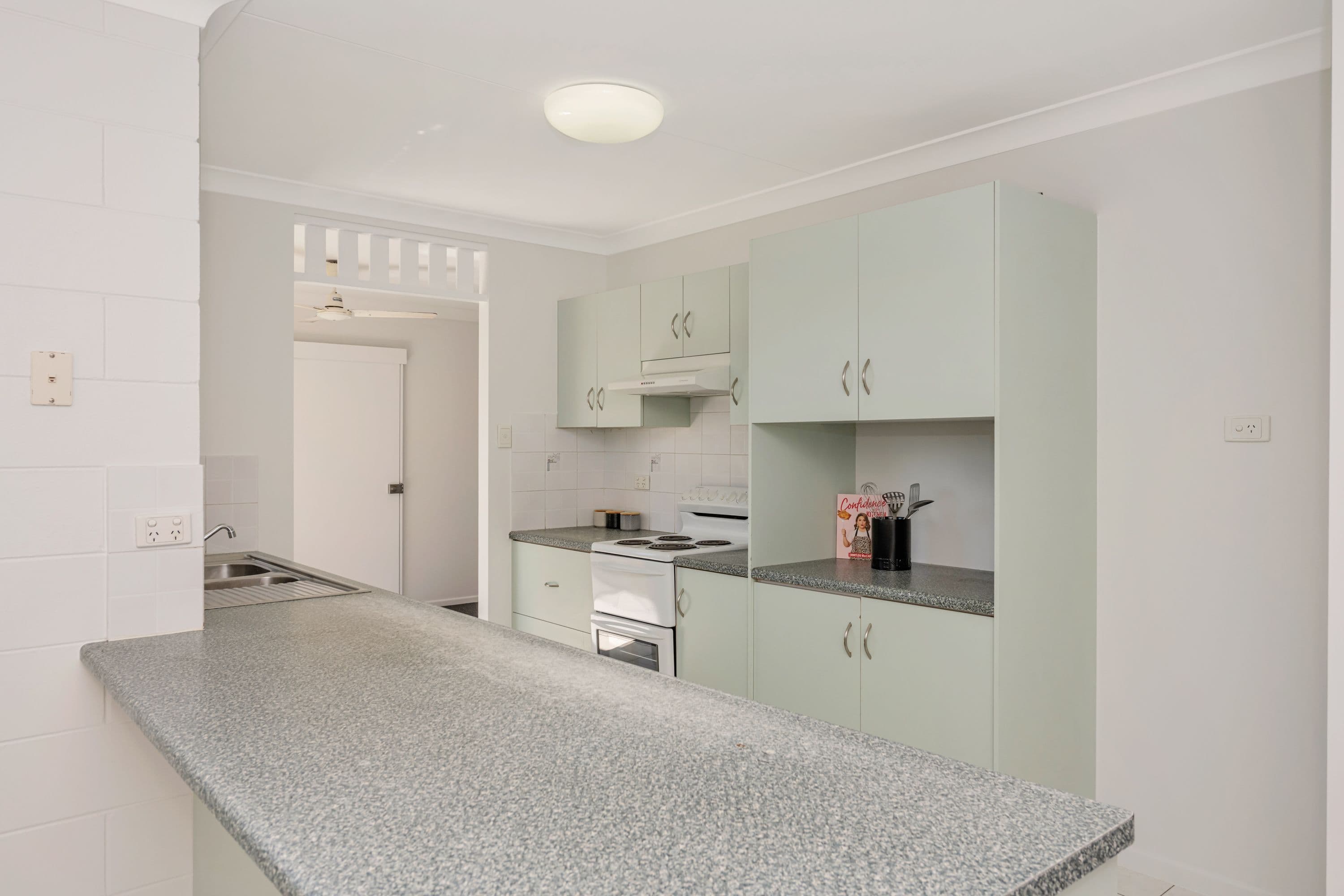 37 Feeney Avenue, Rasmussen QLD 4815, Rasmussen - Thumbnail 4