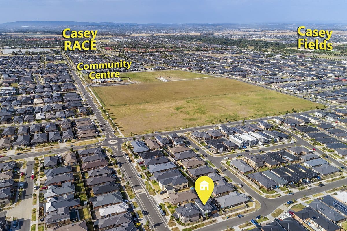 3 Cartwright Grove, Cranbourne East VIC 3977, Cranbourne East - Thumbnail 2