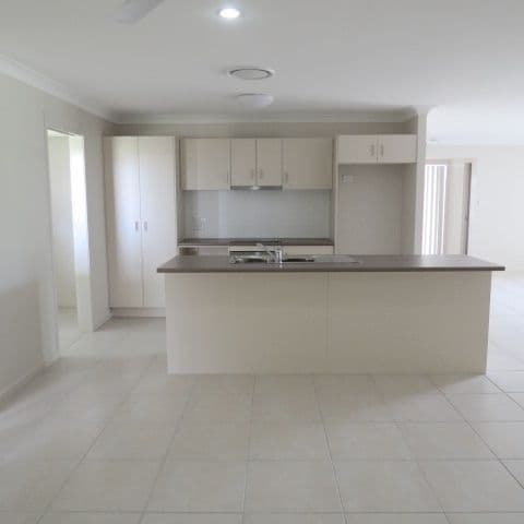 16 Ivers Place, Emerald QLD 4720, Emerald - Thumbnail 6