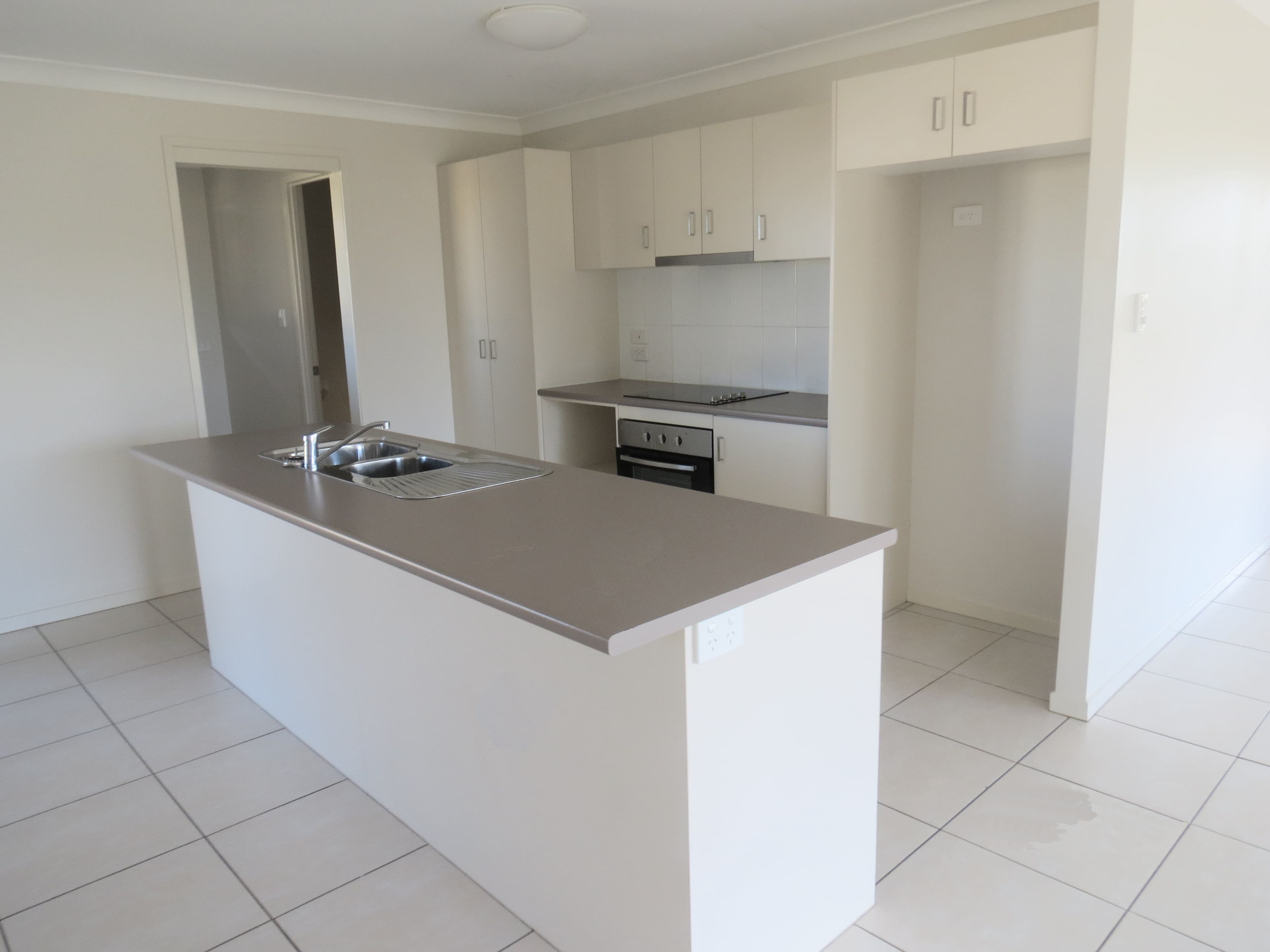16 Ivers Place, Emerald QLD 4720, Emerald - Thumbnail 7