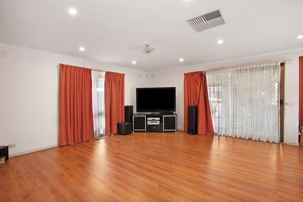 4 Coventry Crescent, Mill Park VIC 3082, Mill Park - Thumbnail 2