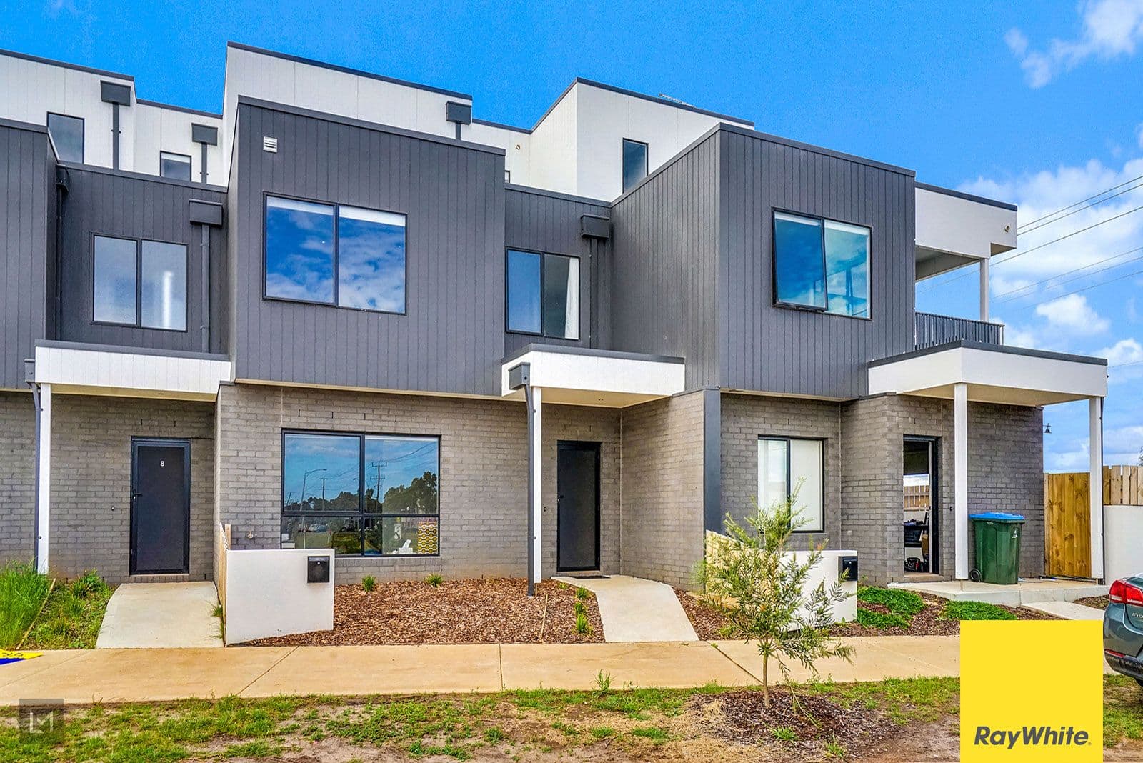 6 Obsidian Avenue, Tarneit VIC 3029, Tarneit - Thumbnail 2