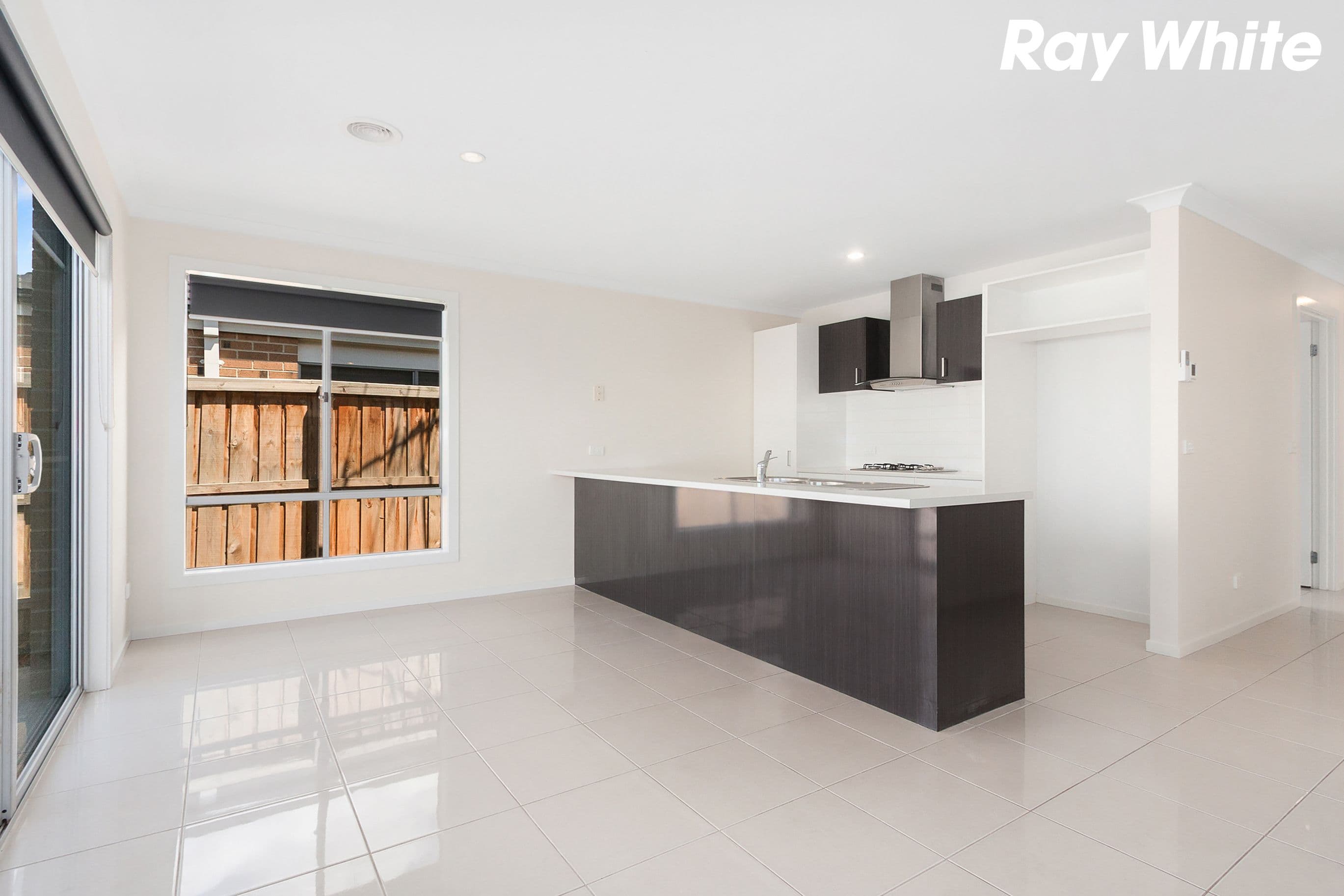 40 Cascade Way, Pakenham VIC 3810, Pakenham - Thumbnail 3
