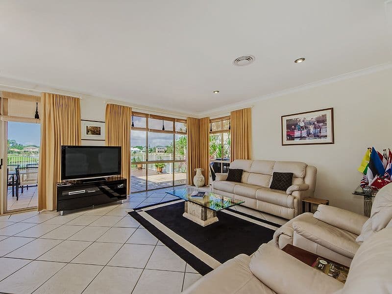 12 Ipsley Drive, BROADBEACH WATERS QLD 4218, Broadbeach Waters - Thumbnail 6