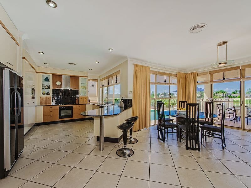 12 Ipsley Drive, BROADBEACH WATERS QLD 4218, Broadbeach Waters - Thumbnail 7