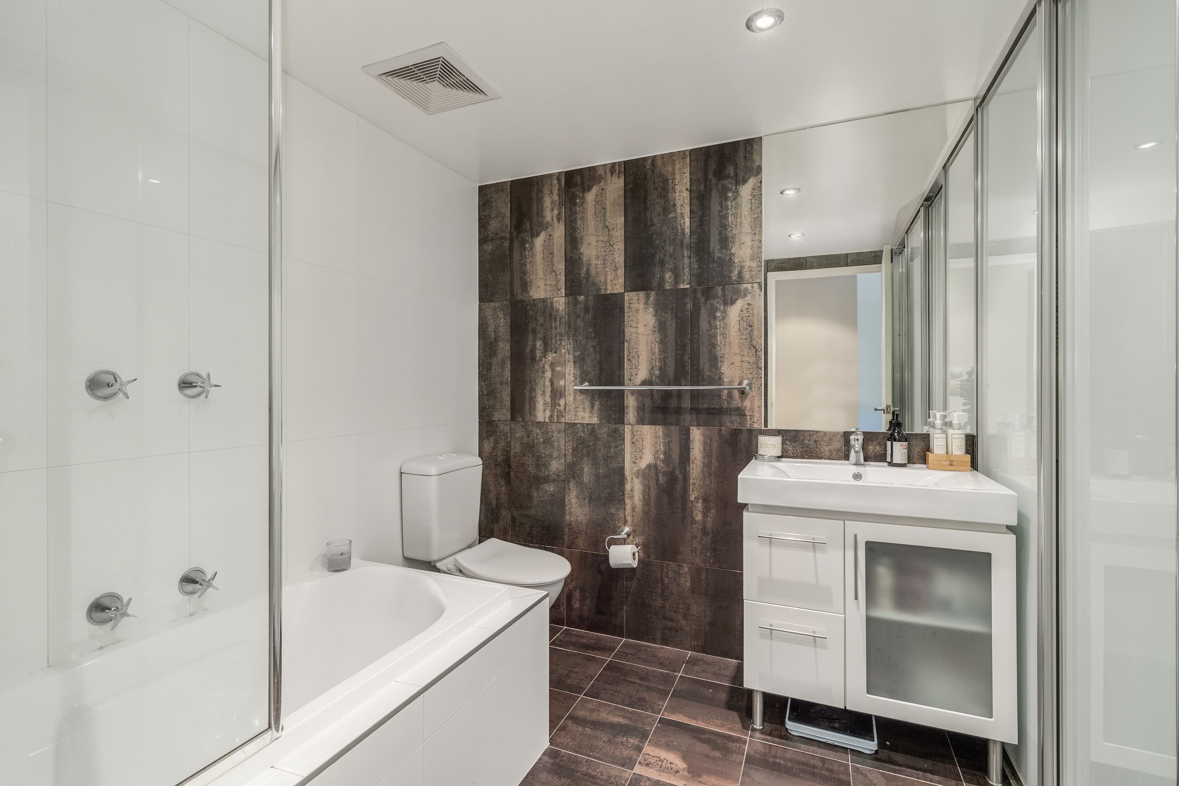 17 Uriarra Road, Queanbeyan NSW 2620, Queanbeyan - Thumbnail 4