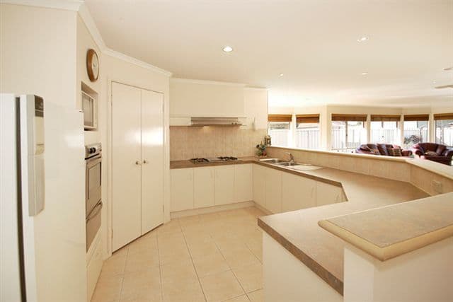 13 Jacaranda Place, CRAIGIEBURN VIC 3064, Craigieburn - Thumbnail 2