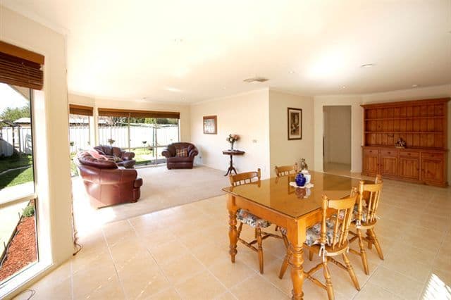 13 Jacaranda Place, CRAIGIEBURN VIC 3064, Craigieburn - Thumbnail 3