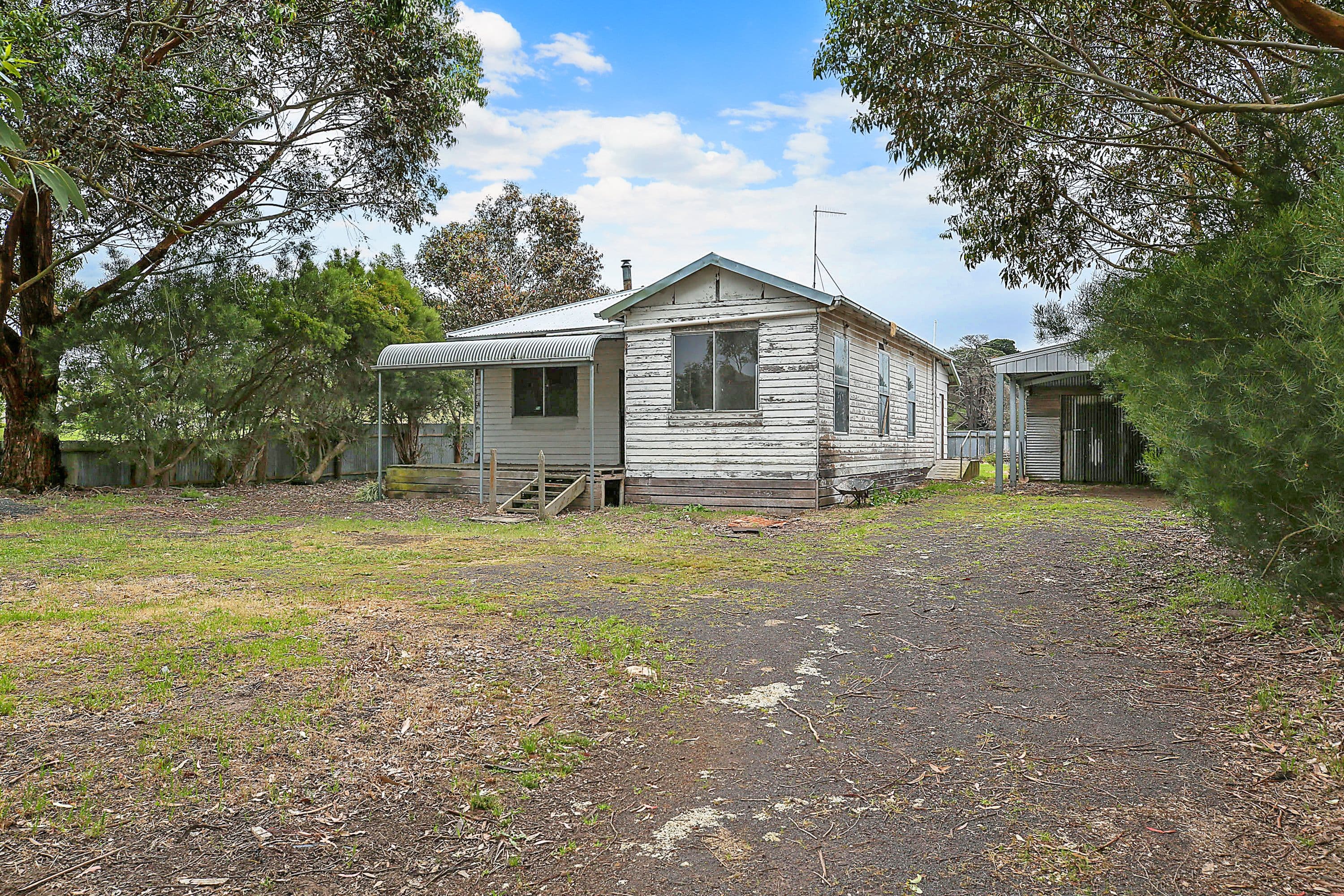 32 Roberts Road, Cobden VIC 3266, Cobden - Thumbnail 2