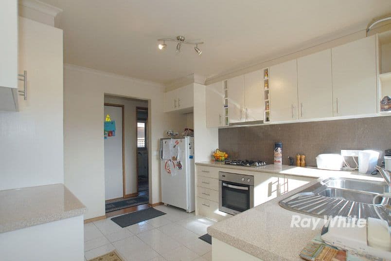 2 Quirk Court, ENDEAVOUR HILLS VIC 3802, Endeavour Hills - Thumbnail 8