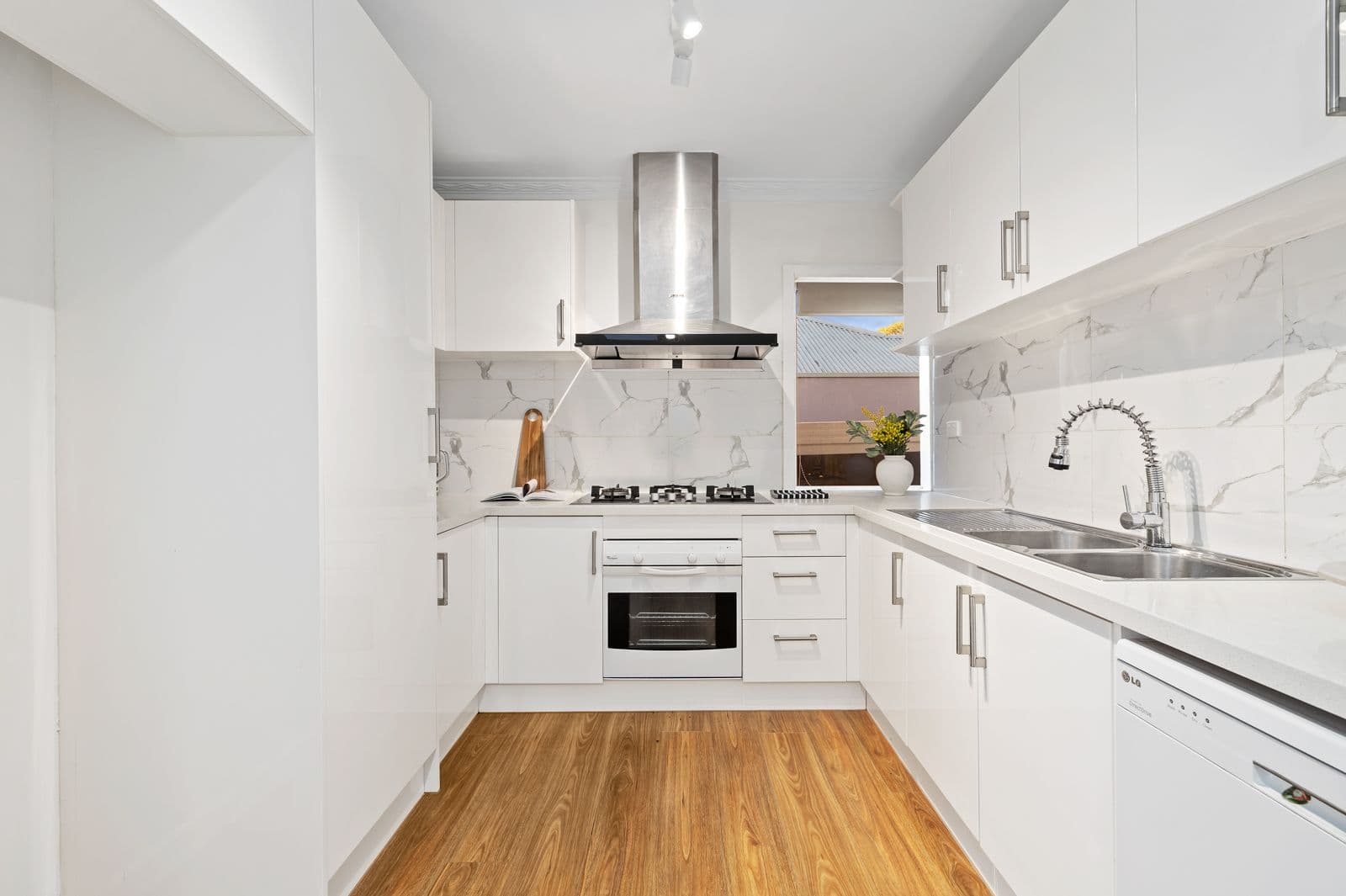 22 Dundee Street, Blackburn South VIC 3130, Blackburn South - Thumbnail 5