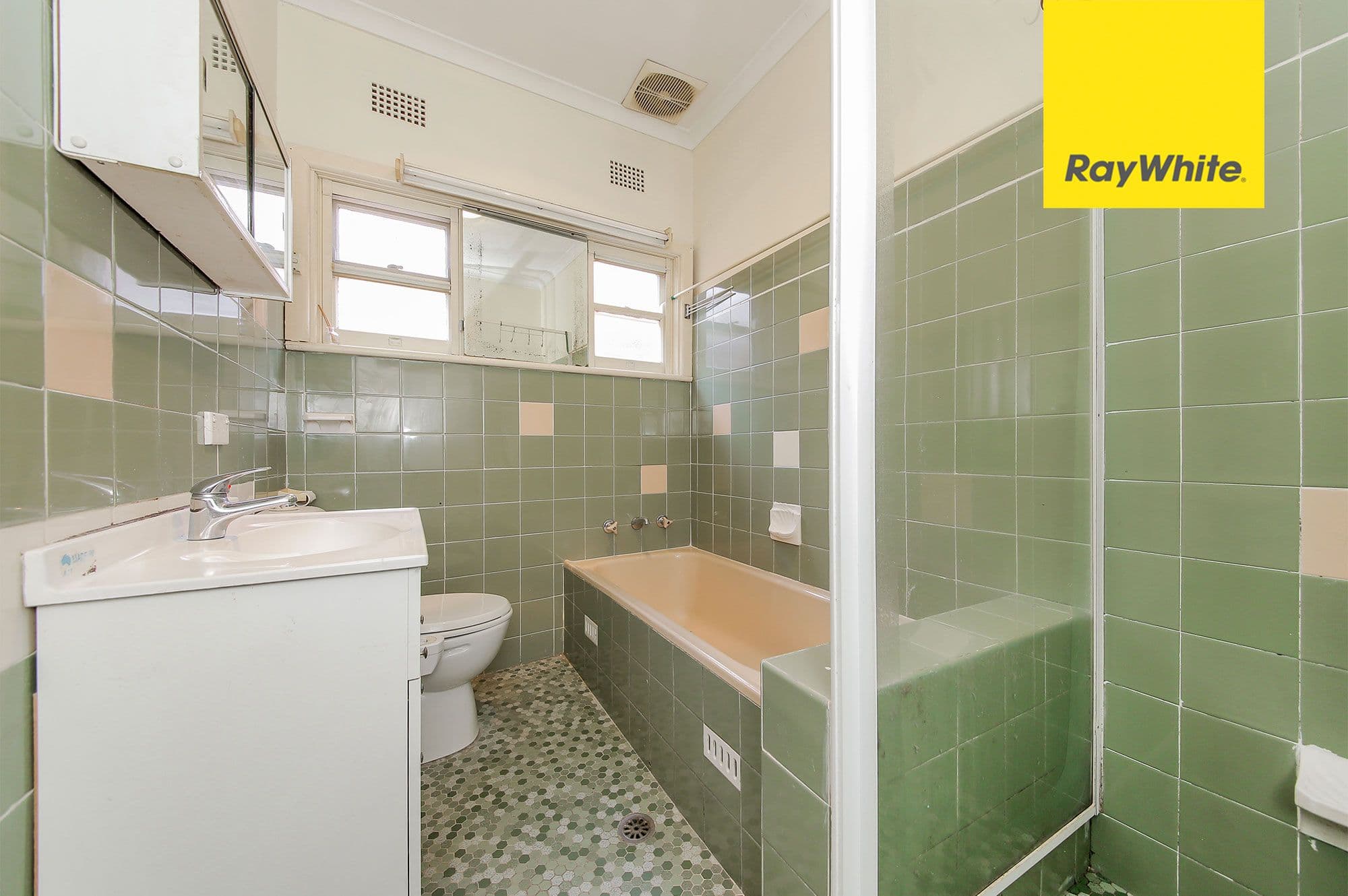 14 Dunbar Avenue, Regents Park - Thumbnail 6