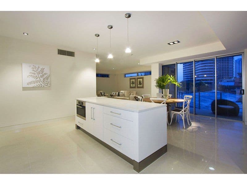 3 'Dee-Ell' 17 Anne Avenue, BROADBEACH QLD 4218, Broadbeach - Thumbnail 2