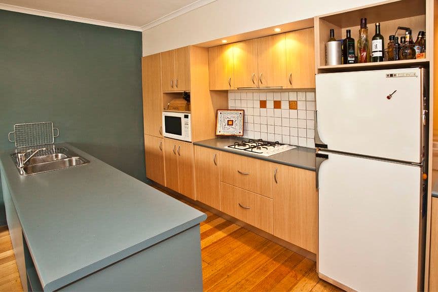 11 Snowden Drive, GLEN WAVERLEY VIC 3150, Glen Waverley - Thumbnail 2