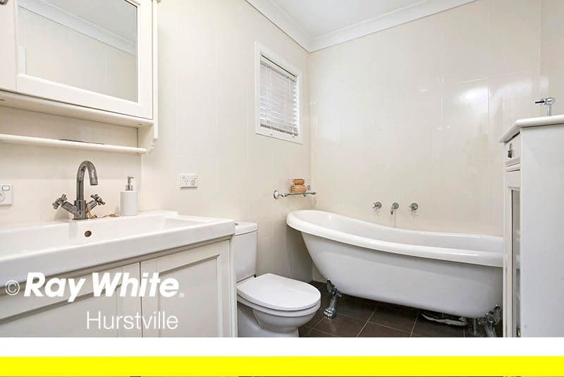 13 Cedar Street, Lugarno - Thumbnail 2