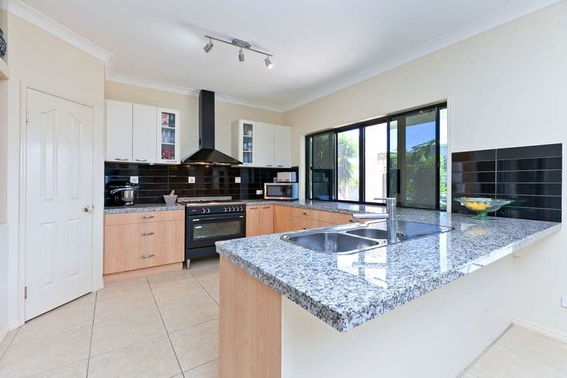 18 Seaspray Street, THORNLANDS QLD 4164, Thornlands - Thumbnail 3