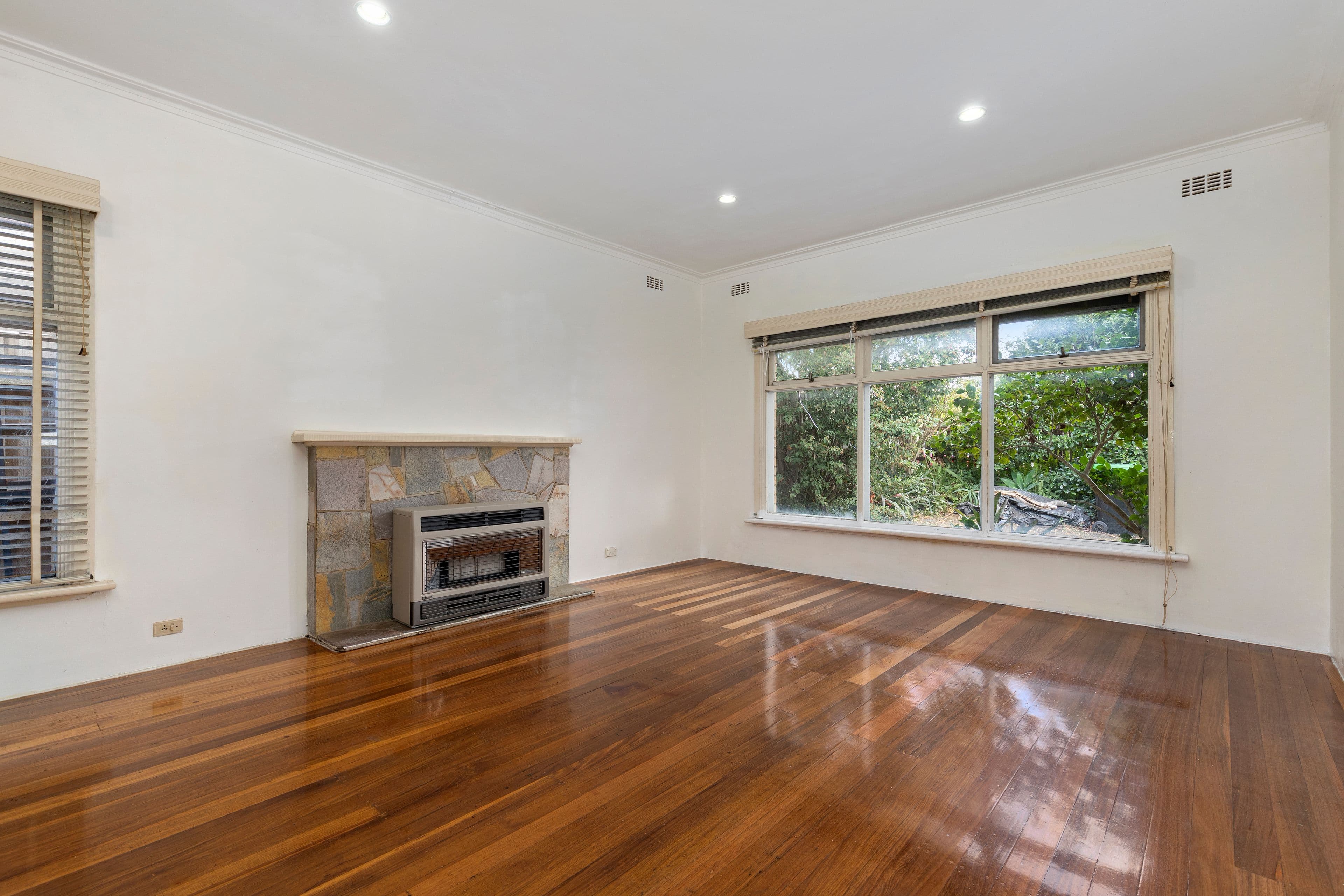 26 Mena Avenue, Cheltenham VIC 3192, Cheltenham - Thumbnail 2