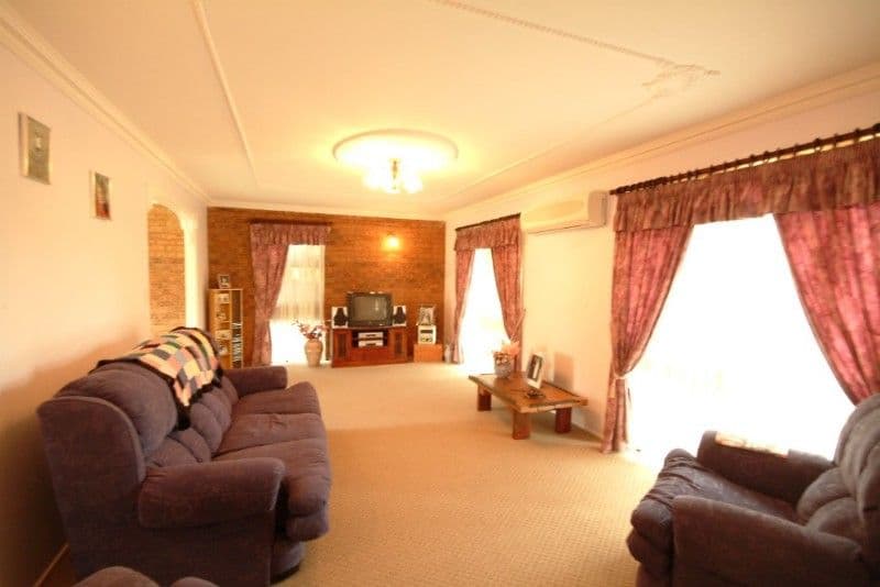 5 Jennifer Court, DARLING HEIGHTS QLD 4350, Darling Heights - Thumbnail 2