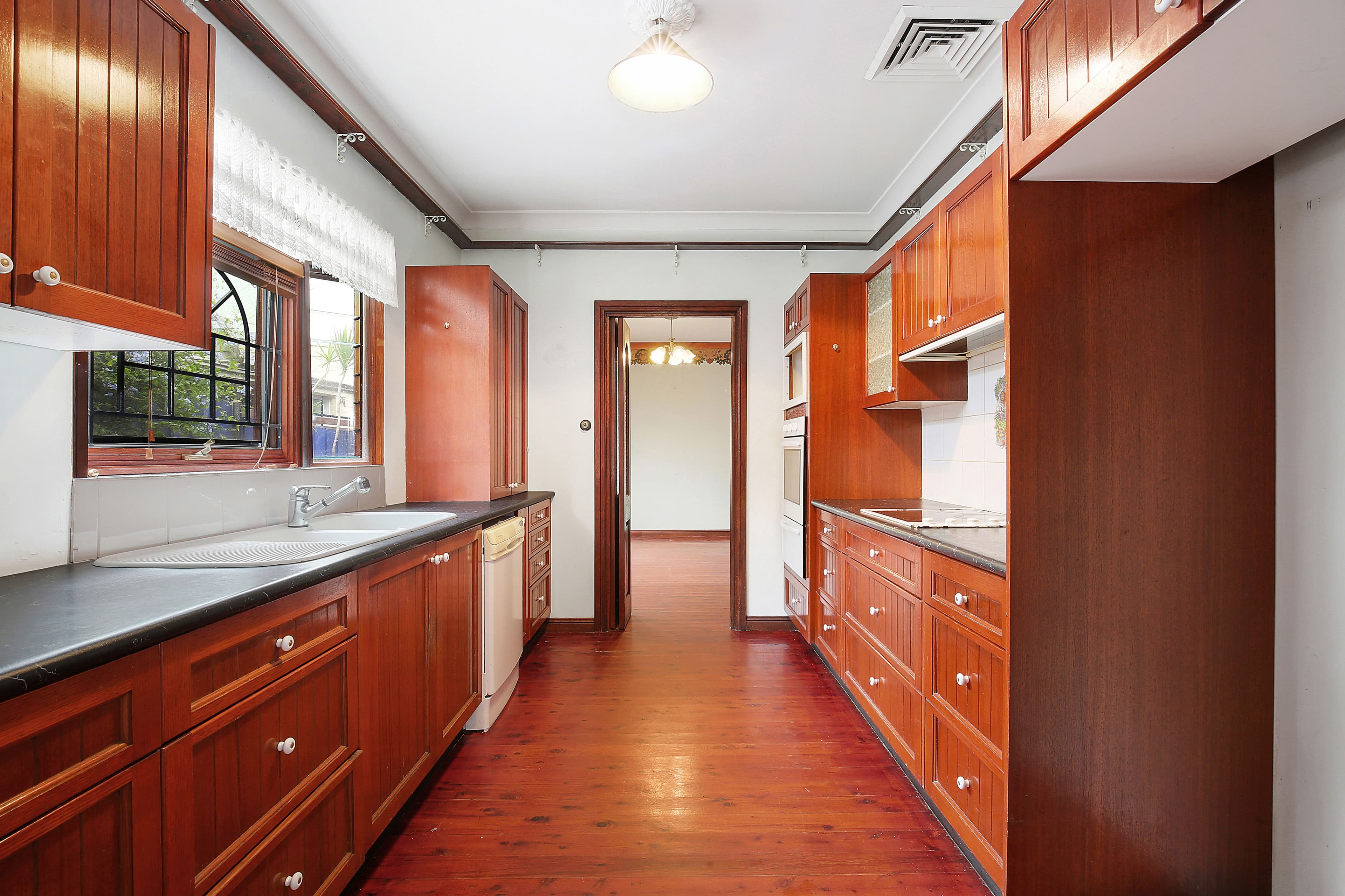 19 Margaret Street, Stanmore - Thumbnail 3