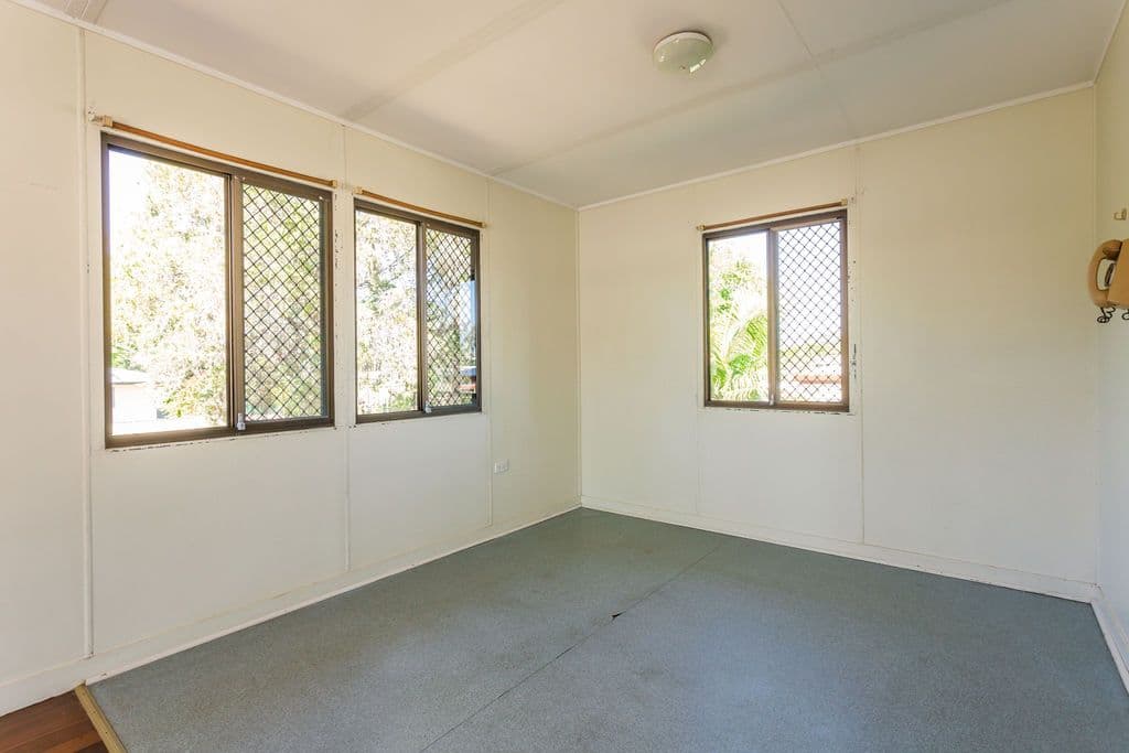 13 Diamond Avenue, Emerald QLD 4720, Emerald - Thumbnail 4