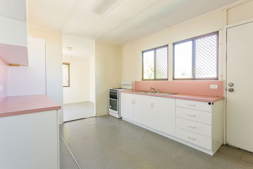 13 Diamond Avenue, Emerald QLD 4720, Emerald - Thumbnail 5