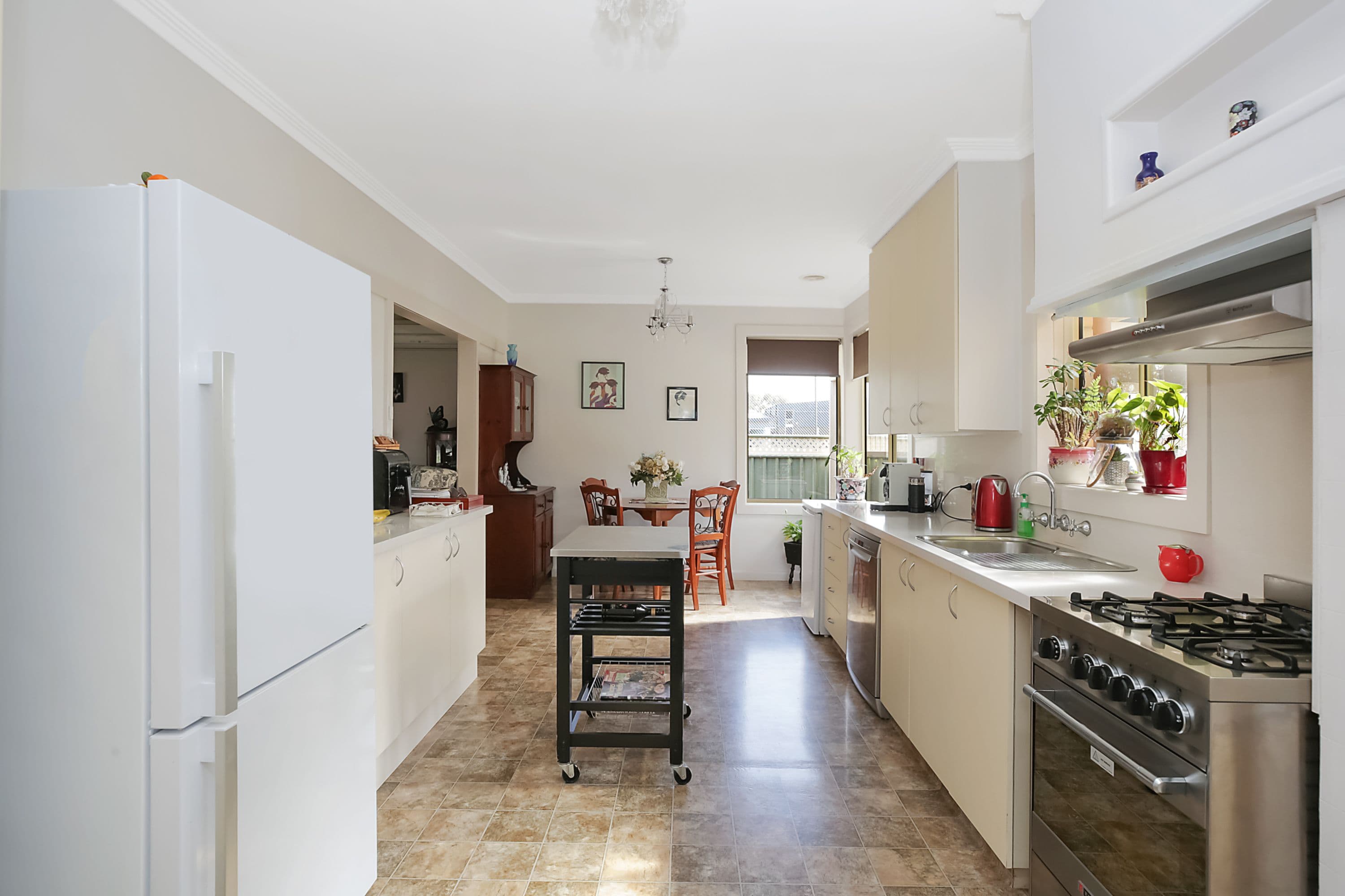 94 Sinclair Street South, Colac VIC 3250, Colac - Thumbnail 4