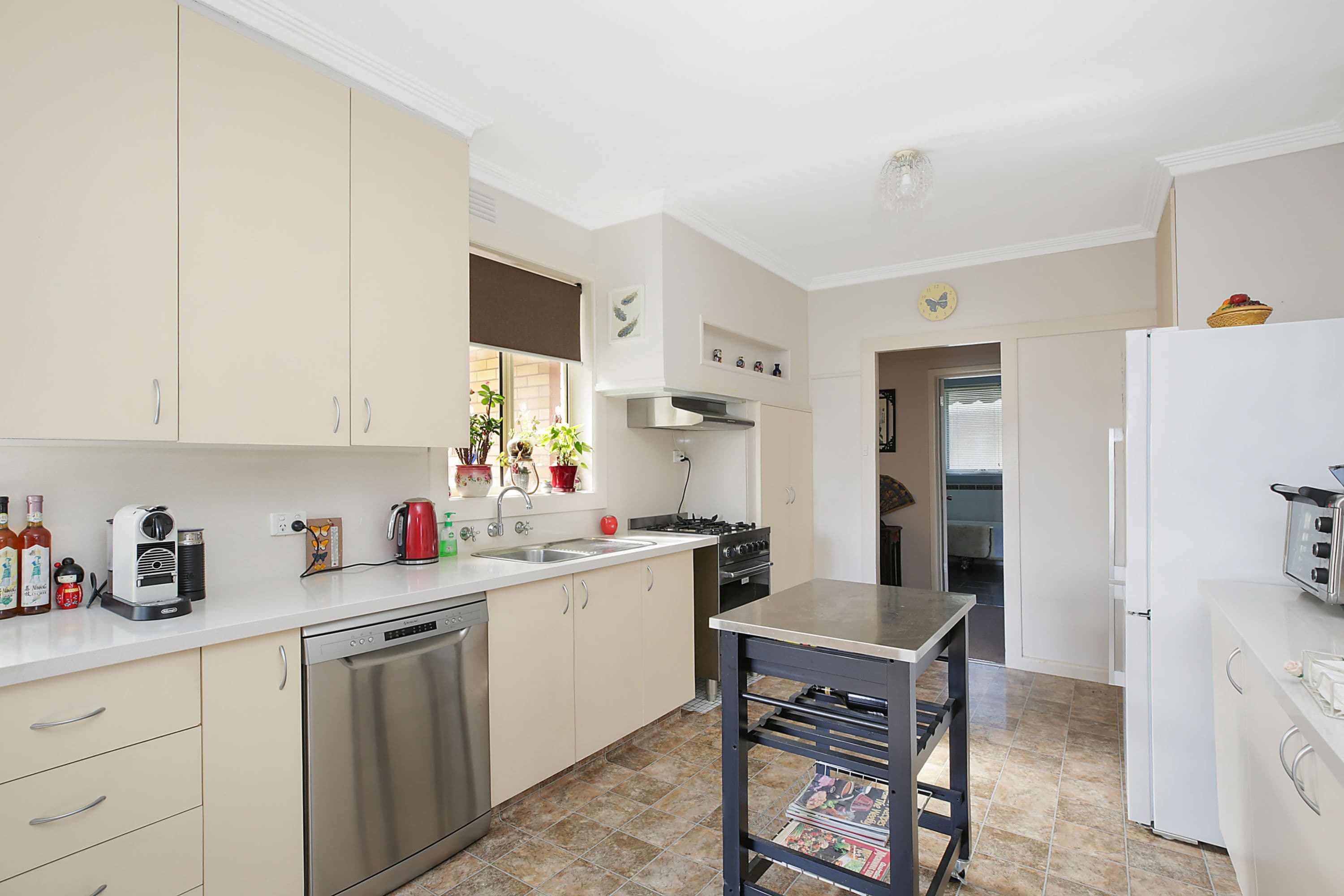 94 Sinclair Street South, Colac VIC 3250, Colac - Thumbnail 5