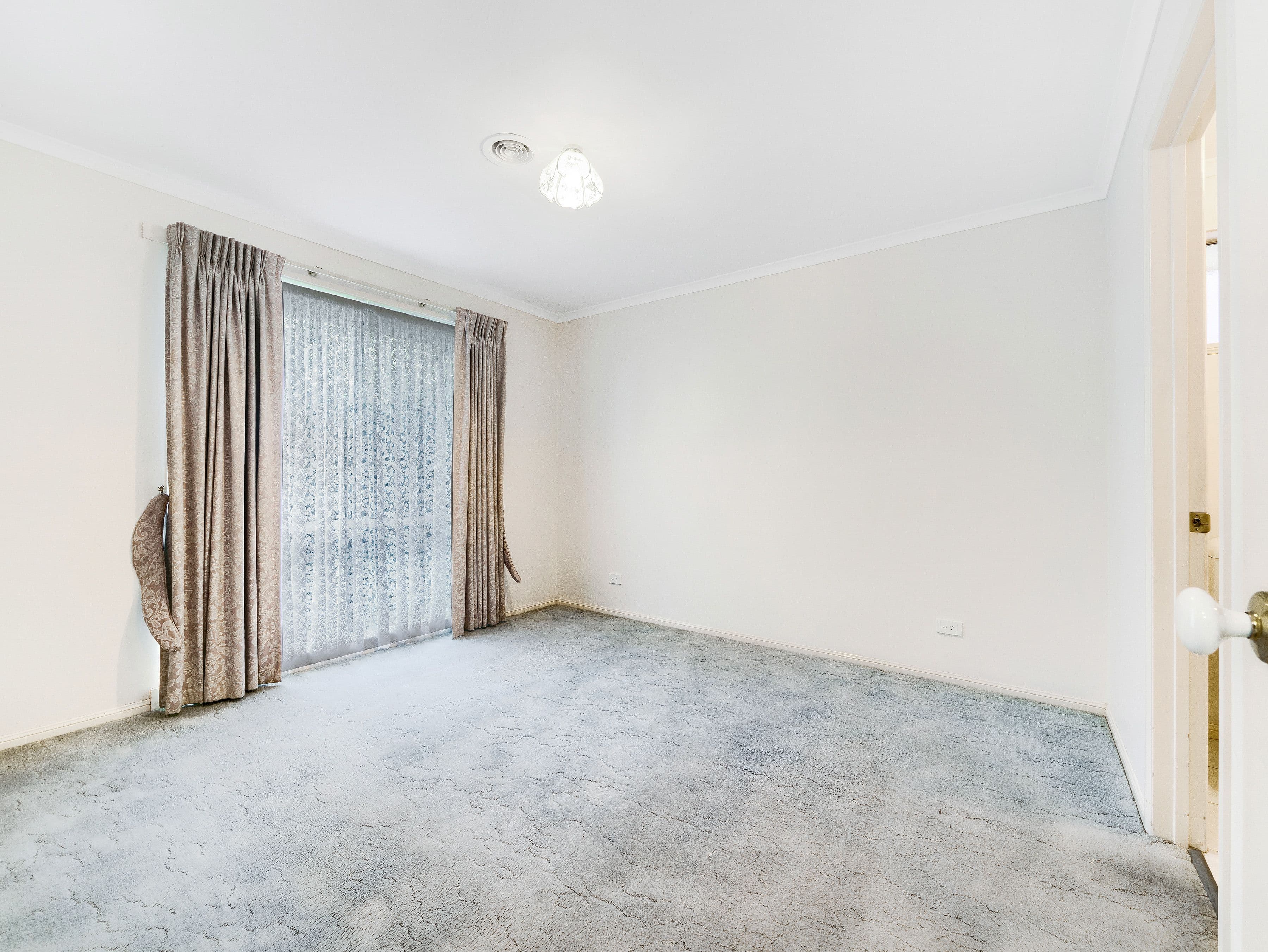 4 Roebourne Mews, Cranbourne East VIC 3977, Cranbourne East - Thumbnail 2