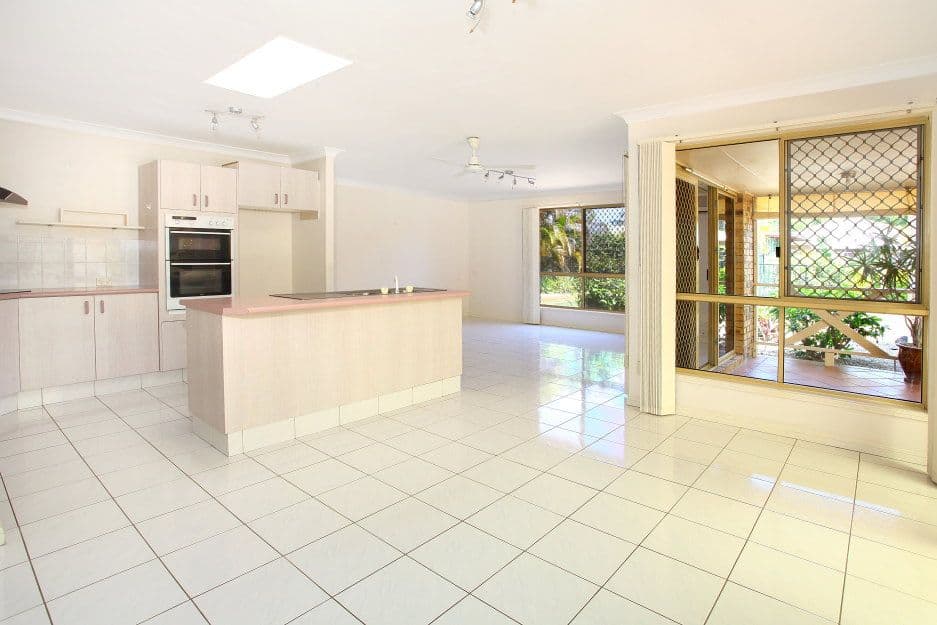 13 Beaconsfield Drive, BURLEIGH WATERS QLD 4220, Burleigh Waters - Thumbnail 3