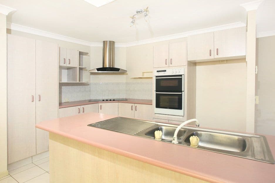 13 Beaconsfield Drive, BURLEIGH WATERS QLD 4220, Burleigh Waters - Thumbnail 4