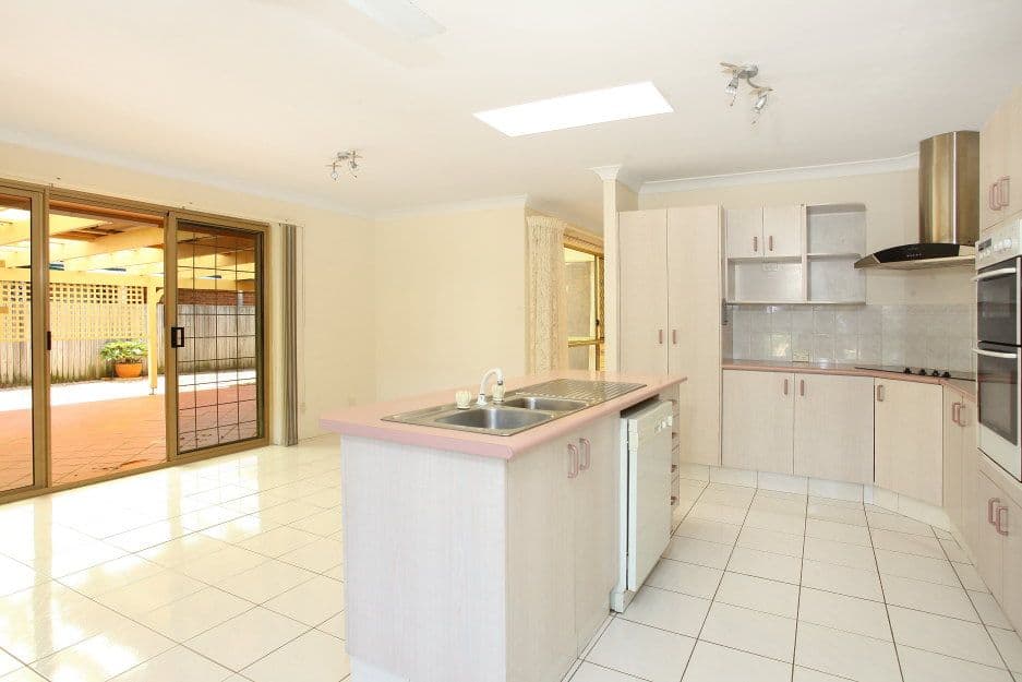 13 Beaconsfield Drive, BURLEIGH WATERS QLD 4220, Burleigh Waters - Thumbnail 5