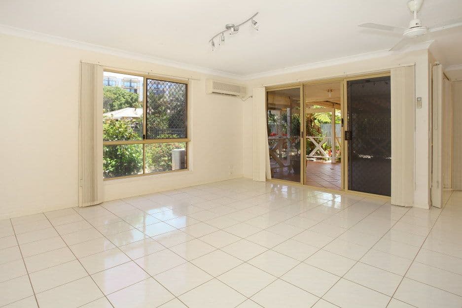 13 Beaconsfield Drive, BURLEIGH WATERS QLD 4220, Burleigh Waters - Thumbnail 6