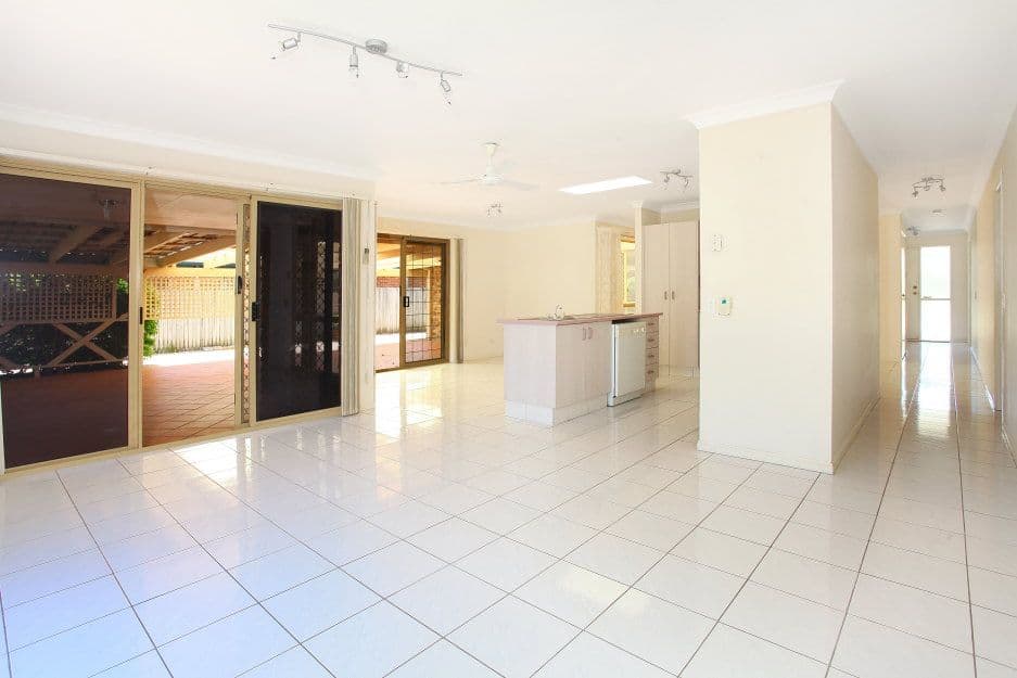 13 Beaconsfield Drive, BURLEIGH WATERS QLD 4220, Burleigh Waters - Thumbnail 7