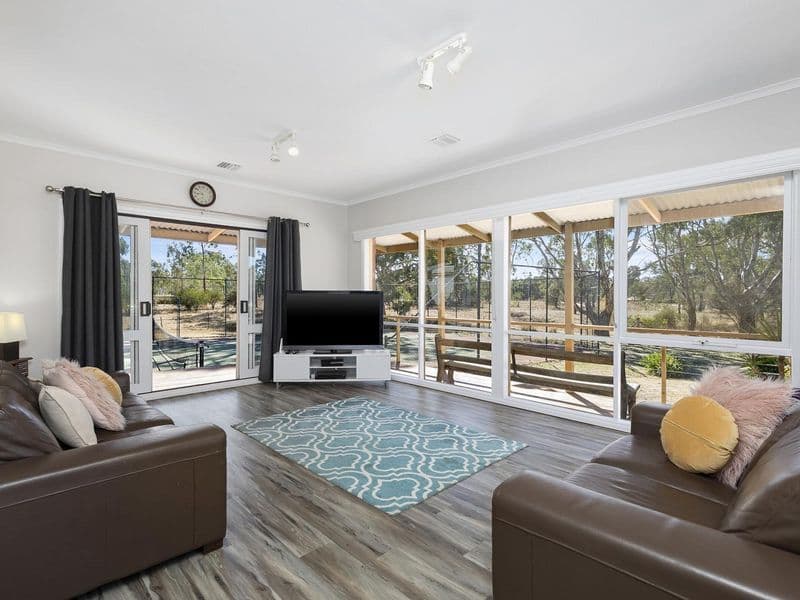 10 Packard Drive, Ararat VIC 3377, Ararat - Thumbnail 2